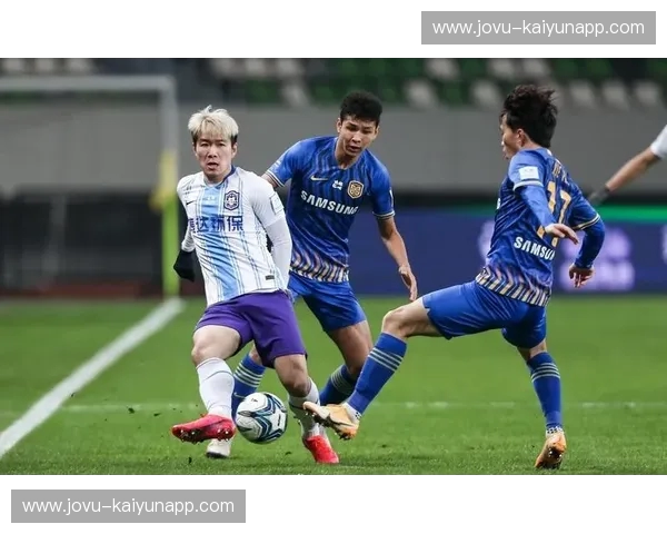 绿茵史诗：苏宁与泰达的绿茵绝唱，谁能在这片土地上留下不朽传奇？